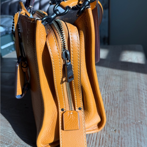 Coach 1941 Rogue 30 in the coveted Butterscotch - Picture 5 of 11